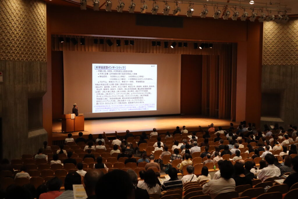 保護者向け就職説明会盛況の様子